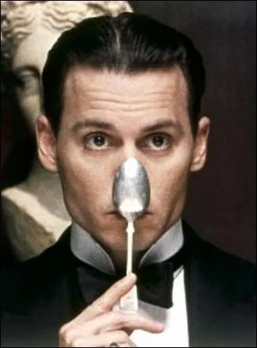 Dans le film  Neverland , il prend les traits d'un clbre auteur de littrature jeunesse, ayant notamment cr le personnage de Peter Pan. Mais quel tait son nom ?