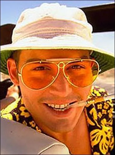 Dans  Las Vegas Parano , il est un journaliste sportif compltement shoot. Quel nom porte-t-il dans ce film ?