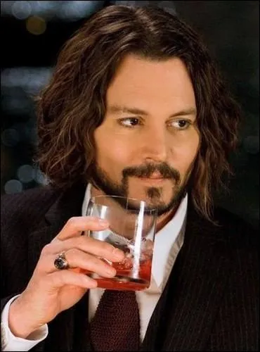 Dans  The Tourist , il joue aux cts d'Angelina Jolie. Mais quel rle y tient-il exactement ?