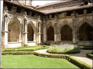 Le cloître est une autre merveille datant de 1504. Quel en est le style ?