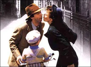 Quel est ce film de Roberto Benigni (1997), o un pre fait croire  son fils que la guerre est un jeu ?