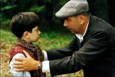 Quel est ce film de Grard Jugnot (2002) o il joue un boucher ptainiste qui va sauver deux enfants juifs ?