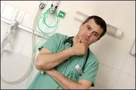 Quel est le nom du mdecin urgentiste qui a tir le signal d'alarme lors de l'pisode caniculaire en 2003 ?