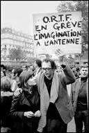 Le 9 mai, qui sont les premiers travailleurs  rejoindre le mouvement tudiant en se mettant en grve ? (Deux pelotons de gendarmerie dlogent les ouvriers.)