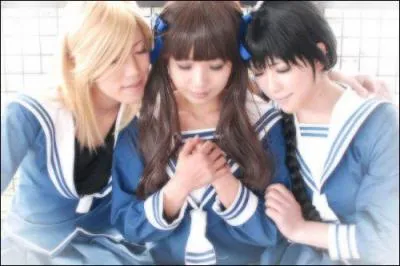 Et ces belles adolescentes incarnent le trio d'amis :