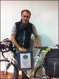 Vincent Cox a fait le tour du monde en vlo. En combien de temps ?