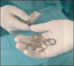  qui doit on l'invention du gant chirurgical ?