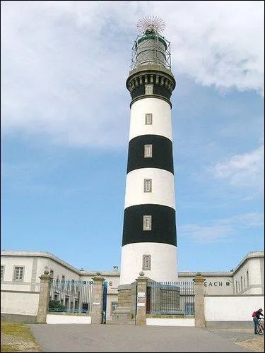 O se trouve le phare du Crac'h ?