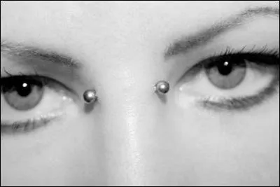 Quel est le nom de ce piercing ?