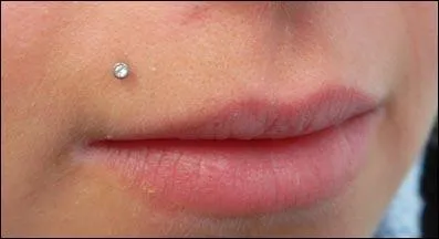 Quel est le nom de ce piercing ?