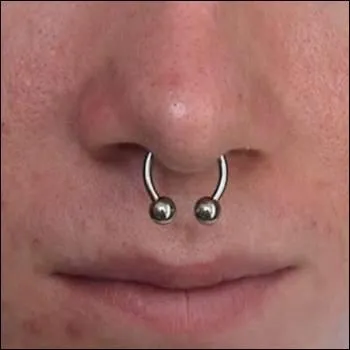 Quel est le nom de ce piercing ?