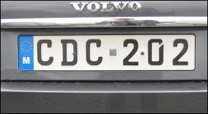 Une voiture avec la lettre (M) vient ...