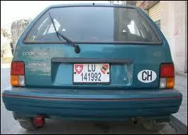 L'autocollant (CH) sur cette voiture signifie ...