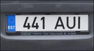 Un vhicule portant les lettres (EST) nous indique qu'il vient ...