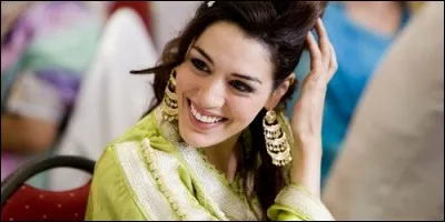 Sofia Essaïdi interprète le rôle d'Aïcha dans la mini-série du même nom. A quelle émission de télé-réalité a-t-elle participé ?