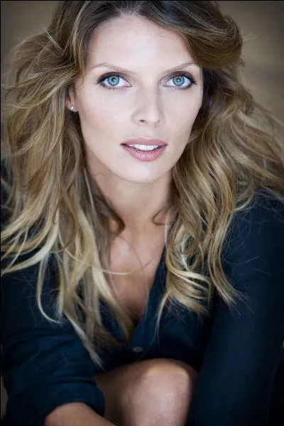 Donnez-moi le nom de Miss France 2002