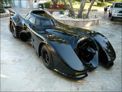 Quel est le nom de la voiture de Batman ?