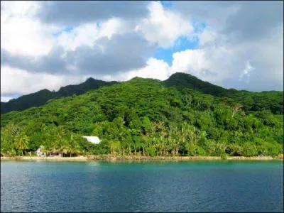 Combien de personnes vivent  Raiatea ?