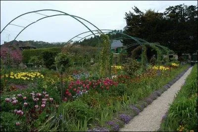 Les jardins de Monet se trouvent en Suisse :