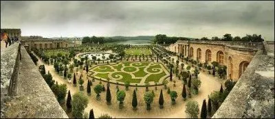 Et pour finir, le plus beau, quel est le premier roi de France  s'tre install au chteau de Versailles ?