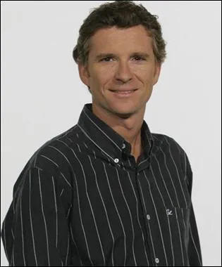 Combien mesure Denis Brogniart ?