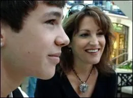 Comment s'appelle sa mre ?