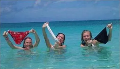 Fort de son exprience, Coluche disait : La bigamie consiste  avoir une femme de trop ...