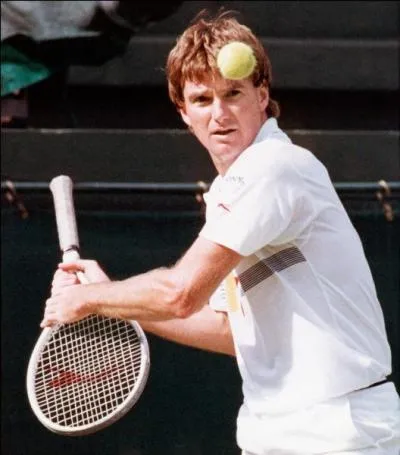Jimmy Connors, qui gagna 5 fois le tournoi, a t battu deux fois en finale par des spcialistes de la terre battue.