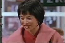 Ross et elle taient camarades  l'universit et se retrouvent en Chine. Ils entament une relation qui va agacer Rachel au plus haut point. Qui est-elle ?