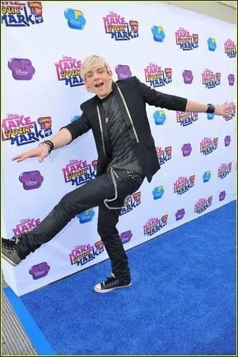 Dans quelle srie de Disney Channel joue-t-il ?