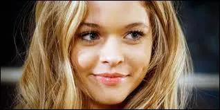 Qui a envoy des lettres de menaces  Alison pour laisser Ian tranquille ?