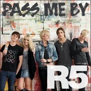 Quand est sorti leur nouveau single 'Pass Me By' ?