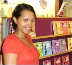 Comment s'appelle l'auteure de ce manga ?