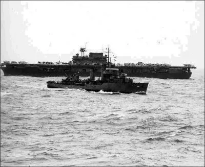 Pendant la bataille des les de Santa Cluz, l'Enterprise se retrouva le seul et unique porte-avions de la marine US (le Hornet venant d'tre coul). Ses marins inscrivirent sur le pont un message. Lequel ?