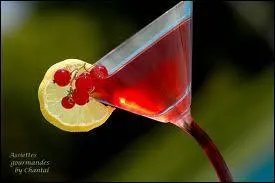 Créé en 1958, c'est un grand classique des soirées mondaines, bien qu'il soit servi dans un verre à martini, ce n'en n'est pas un ! C'est le cocktail :