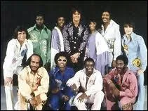 Ils ont chant  Kung-fu fighting  et   That's the way ( I like it) , qui sont ils ?