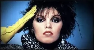 Cette chanson a t interprte dans les films  Pitch perfect (The hit girls)   et   Rock forever ( Rock of ages)  ; quel est son titre ?