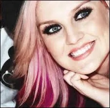 Quel est le nom de famille de Perrie ?