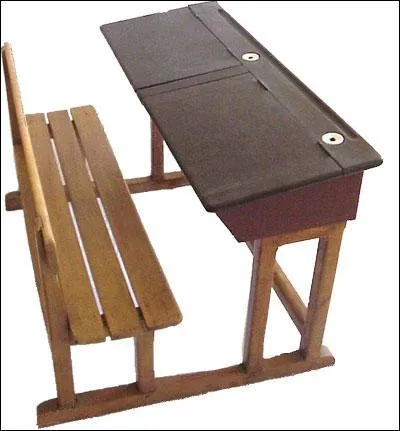 Ds 1887, les municipalits furent obliges de fournir  l'instituteur, un matriel prcis pour sa classe dont les tables attaches aux bancs. On les appelait :