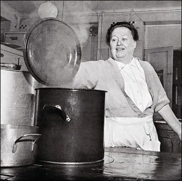 Eugnie Brazier tait la plus rpute des  mres lyonnaises  qui ont fait dans les annes 1900 la renomme culinaire de la ville. Quelle tait l'une de ses spcialits ?