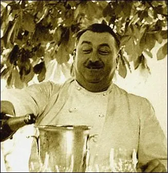 Considr comme un des pres de la  nouvelle cuisine, Fernand Point issu d'une grande famille de cuisiniers officiait dans son restaurant  La Pyramide  situ dans quelle ville ?