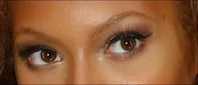 A qui sont ces yeux ?