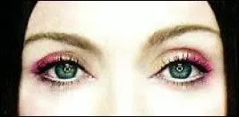 A qui sont ces yeux ?