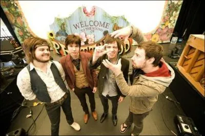 Le groupe Panic At The Disco est actif depuis :