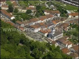 Nous survolons la commune de Lrouville (Lorraine), commune situe dans le dpartement n ...