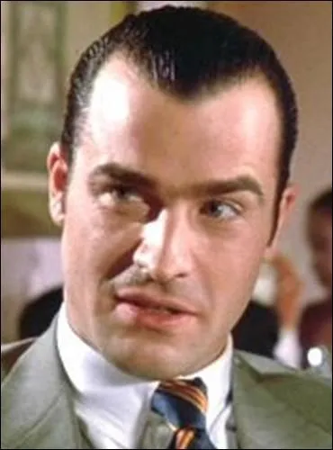 Qui interprte Timothy Bryce, l'un des plus proches  amis  de Bateman ?