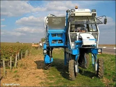 Ce tracteur utilis pour le travail mcanique de la vigne s'appelle :