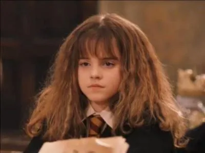 De quoi Malefoy la traite-t-il ? (Film 2)