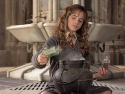 Aprs avoir bu du Polynectar, en quoi se change-t-elle ? (film 2)