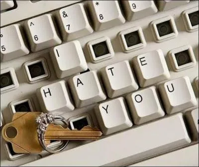 Une bague et une clef, tout a sent la rupture, quel chanteur peut bien correspondre, par le biais d'une chanson,  cette photo ?